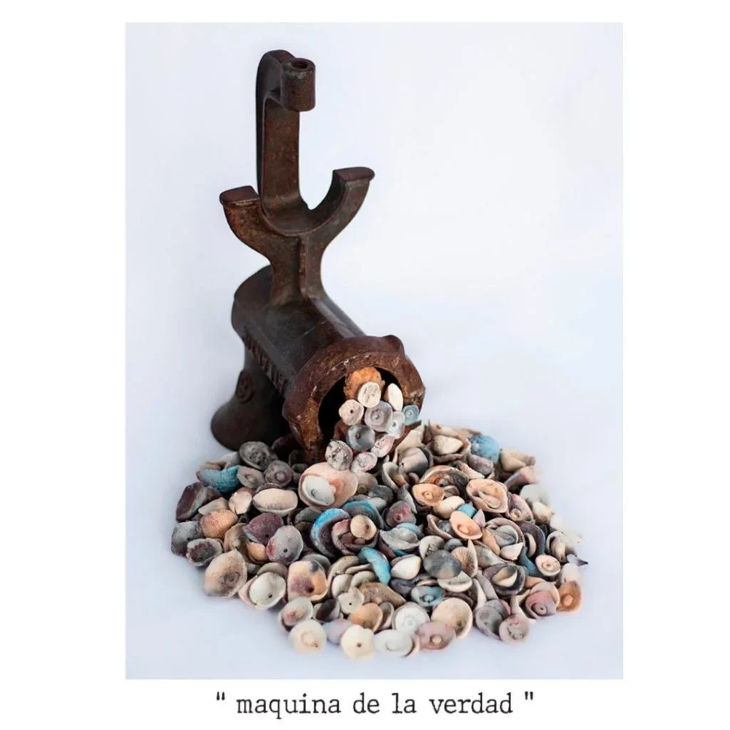 Gran Premio de Honor “Leo Tavella”. Sección Otras Disciplinas en Diálogo con la Cerámica. Celina Torres Molina. La máquina de la verdad.  